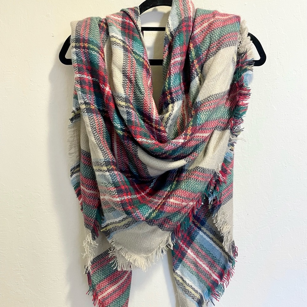Chunky Triangle Scarf
